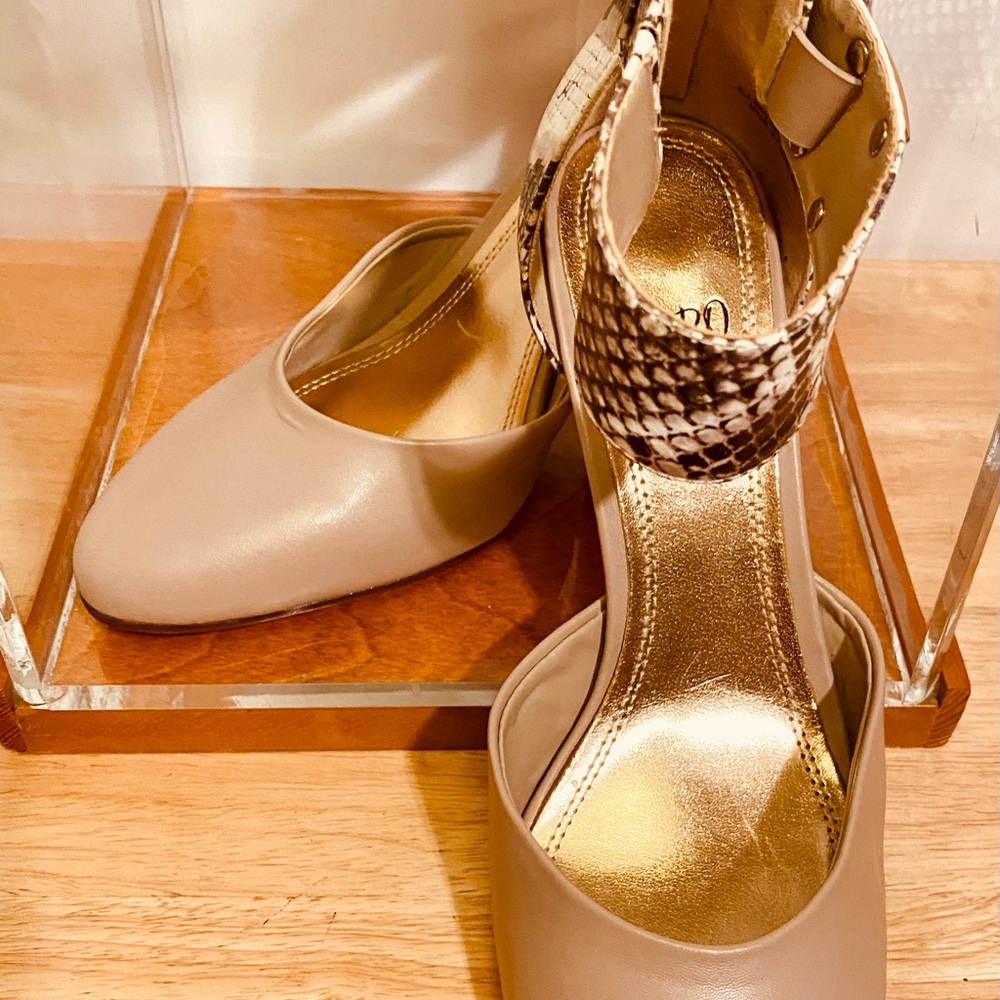 Impo Tan and Cream Heels with Sophisticated Design - Picture 8 of 9